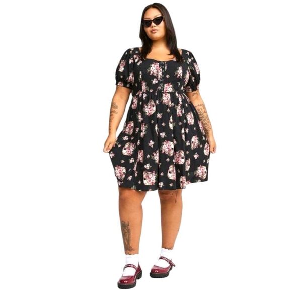 TORRID PLUS Mini Challis Hook & eye Skull, Rose ,Skater dress Size 2X - Picture 2 of 16